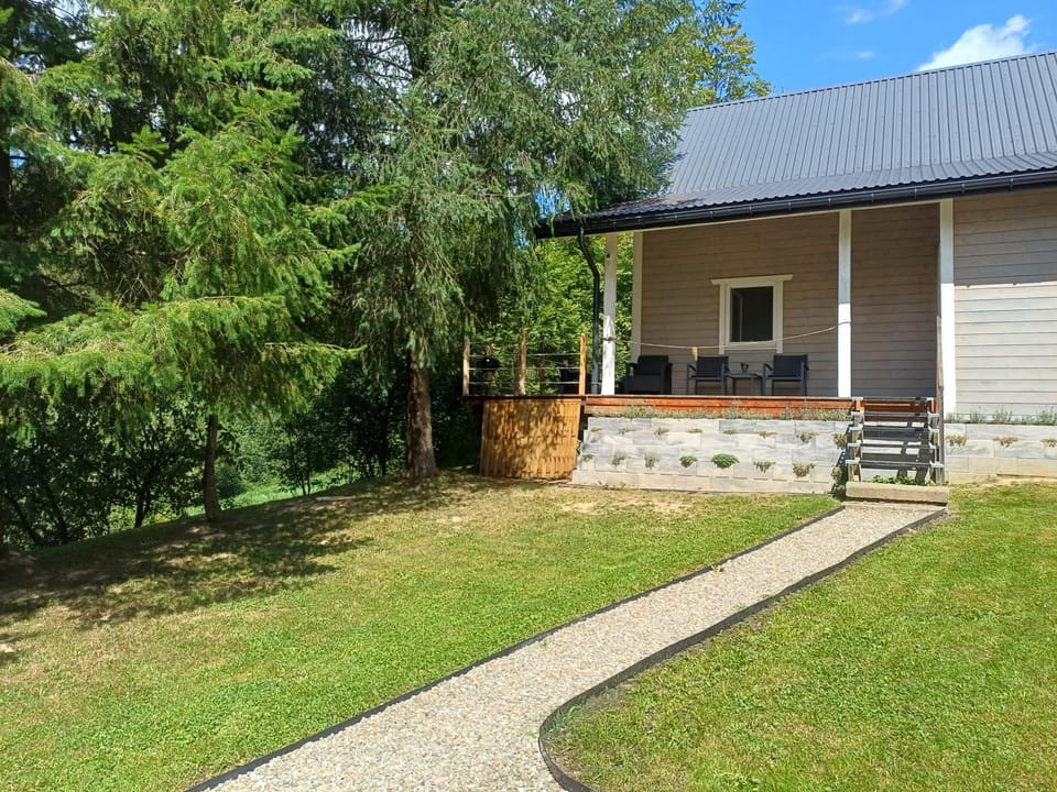 Domek nad stawem House in Lesser Poland Voivodeship