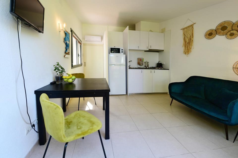 Dining area, kitchen