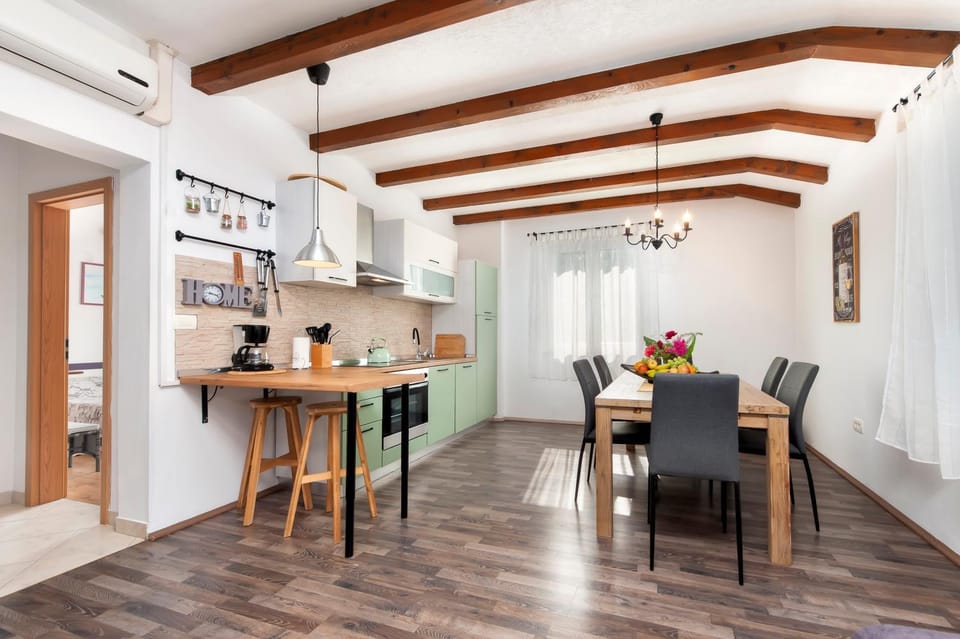 Kitchen or kitchenette, Dining area, dishwasher, kitchen