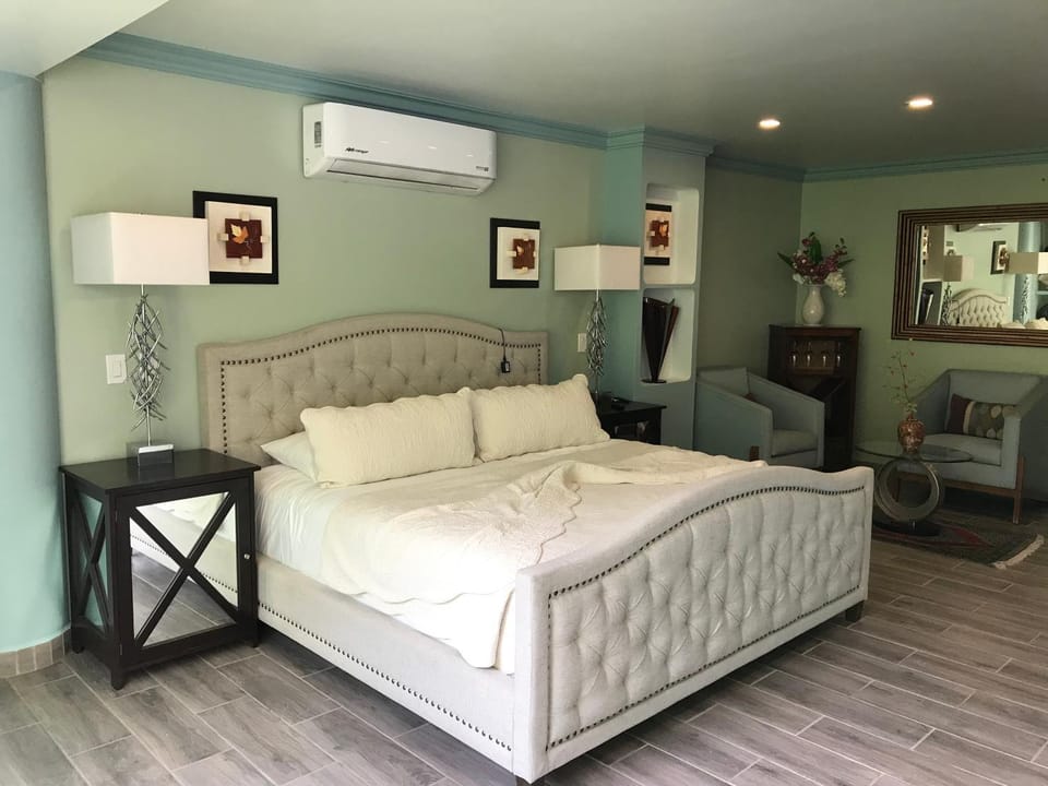 Bed, Living room, Seating area, Bedroom, air conditioner