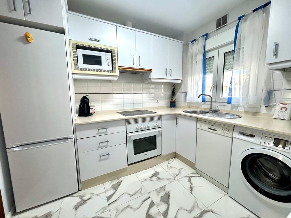 GATU PREMIUM Villa Isabel TERRAZA,PARKING,1ºLINEA PLAYA,WIFI,VISTA AL MAR Apartment in Cadiz