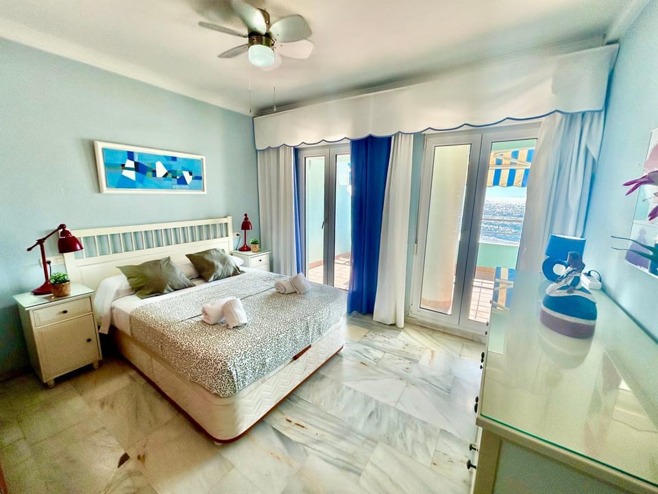 GATU PREMIUM Villa Isabel TERRAZA,PARKING,1ºLINEA PLAYA,WIFI,VISTA AL MAR Apartment in Cadiz