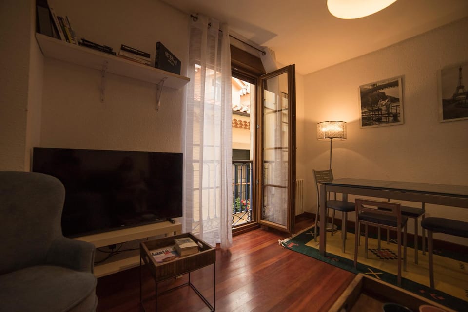Apartamento en Cimadevilla junto al Puerto Deportivo Apartment in Gijón