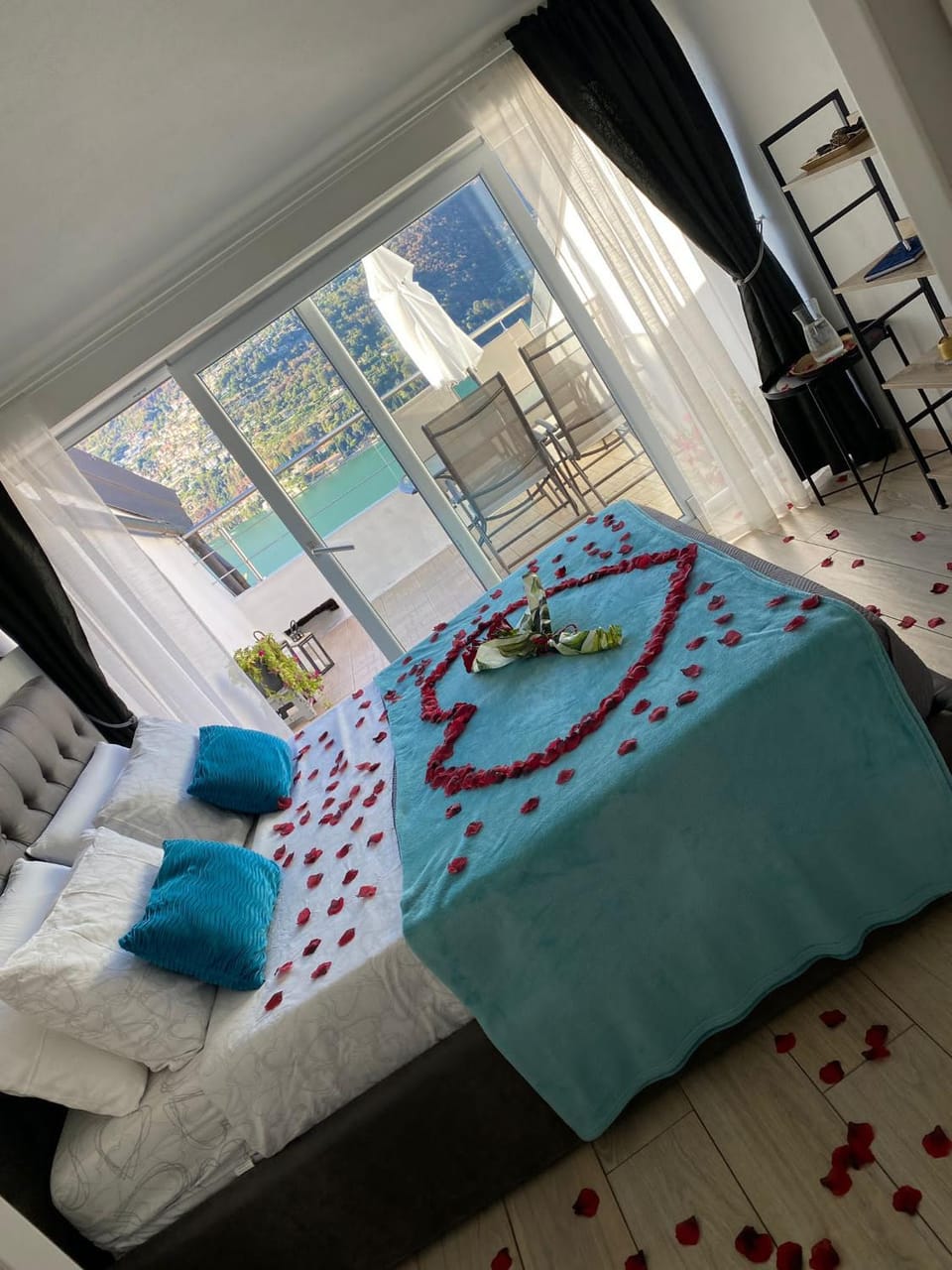 Bed, Photo of the whole room, Bedroom, Lake view