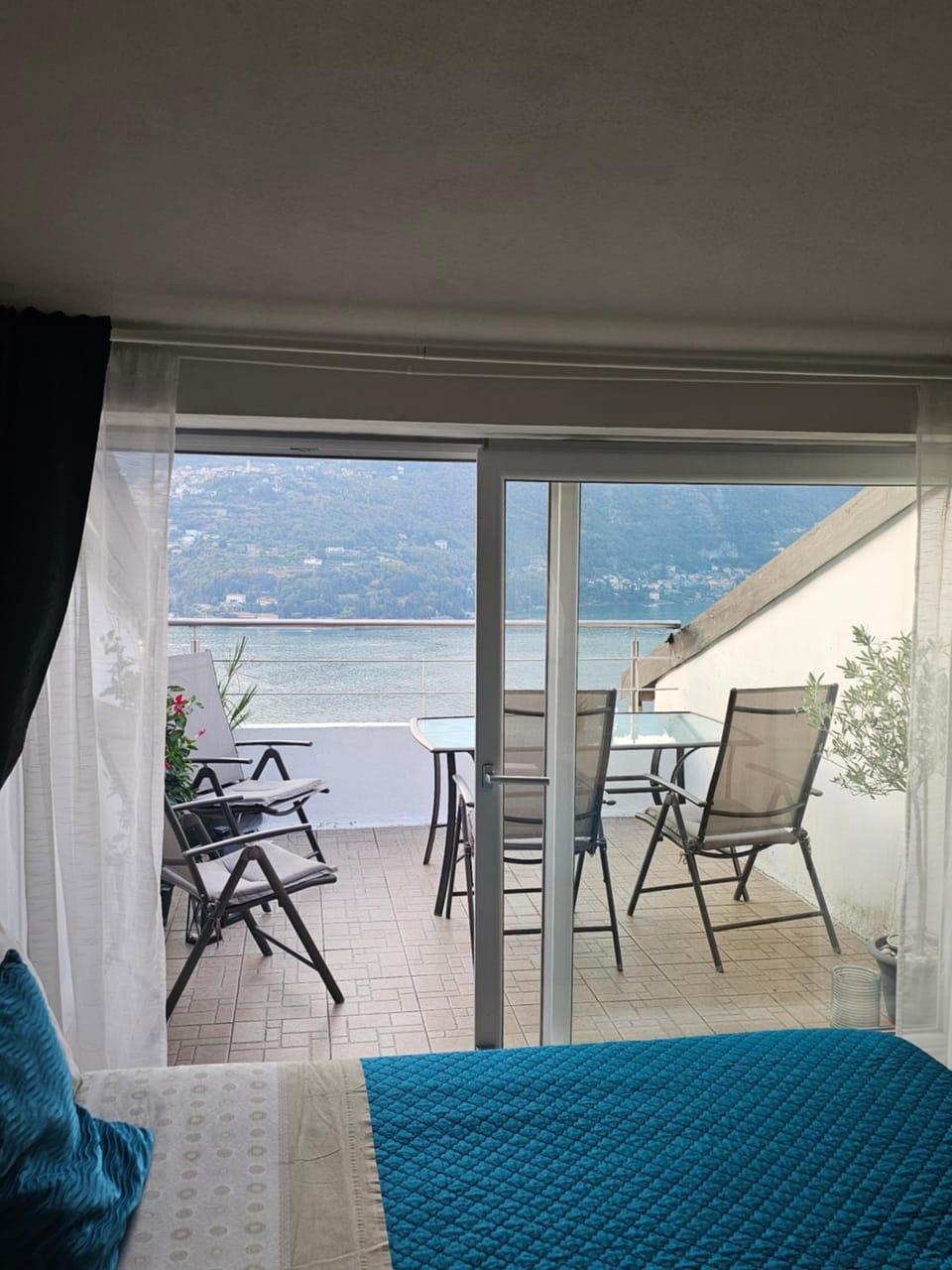 Bed, Natural landscape, View (from property/room), Balcony/Terrace, Bedroom, Lake view, Mountain view