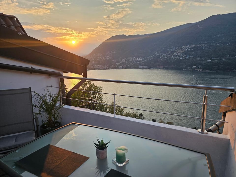View (from property/room), Balcony/Terrace, Dining area