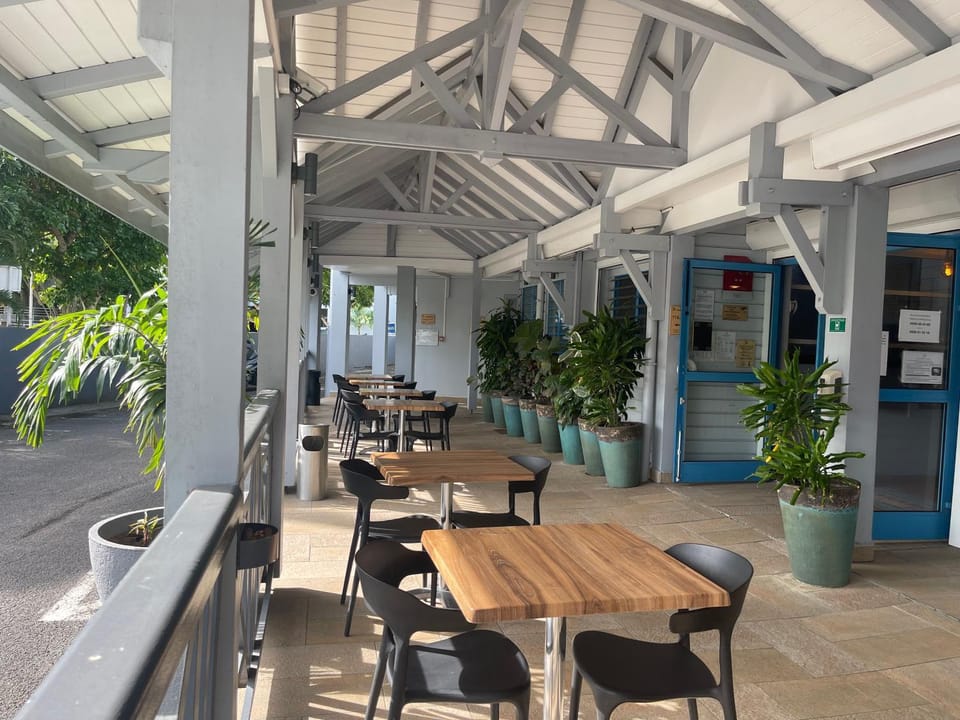 Restaurant/places to eat, Balcony/Terrace