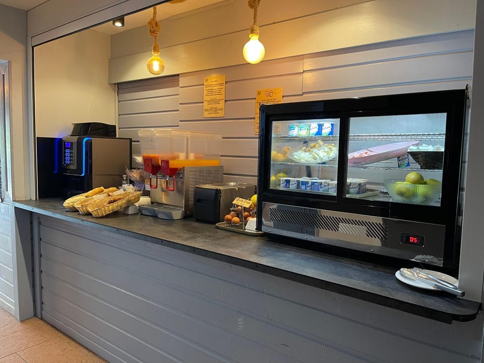 Restaurant/places to eat, Breakfast, Continental breakfast, Buffet breakfast