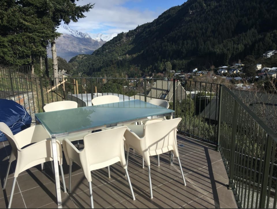 Lake Escape House in Queenstown