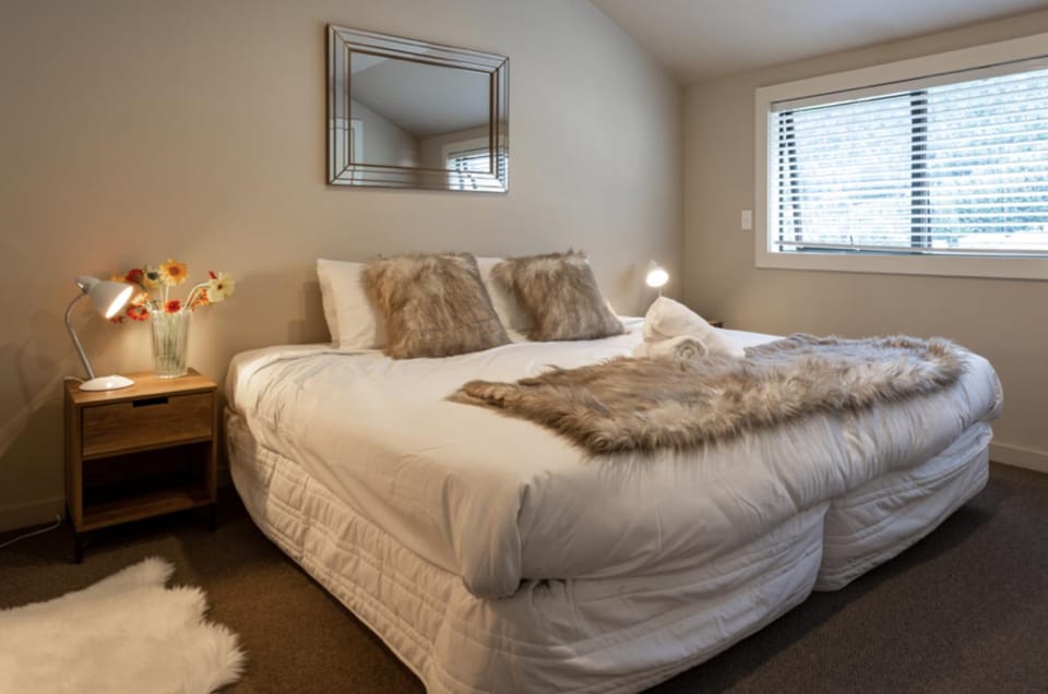 Lake Escape House in Queenstown