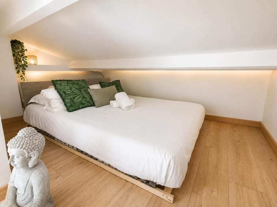 Appartement vue mer Accès plage privé Parking Apartment in French Riviera