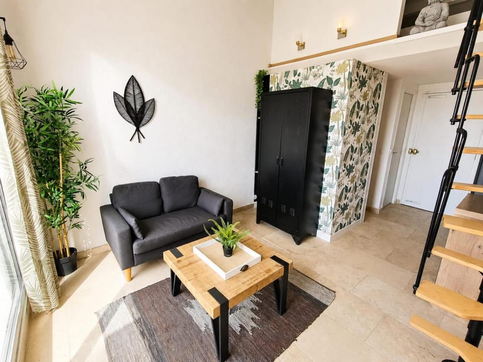 Appartement vue mer Accès plage privé Parking Apartment in French Riviera