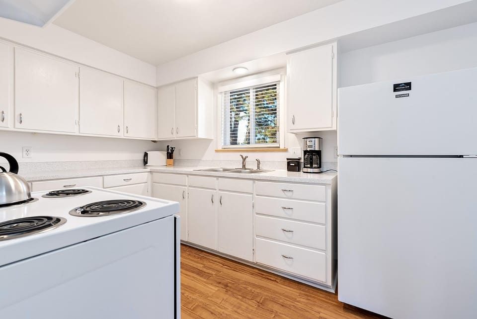 Couples Getaway - Dog Friendly, Bike to Old Town! Apartment in Fort Collins