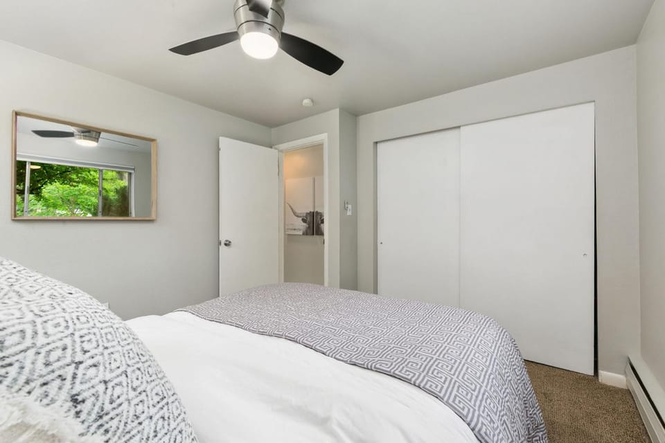 Contemporary condo in the heart of Old Town Apartment in Fort Collins