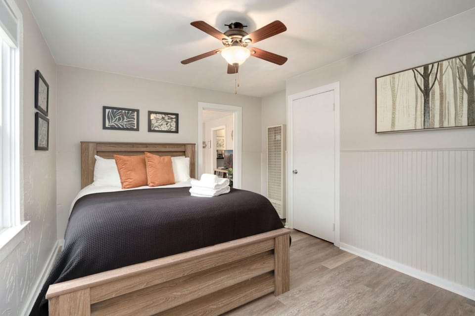 Charming Old Town Bungalow with Free Cruiser Bikes House in Fort Collins