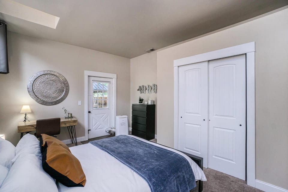Gorgeous Guest Suite - Walk to Old Town and CSU! Apartment in Fort Collins