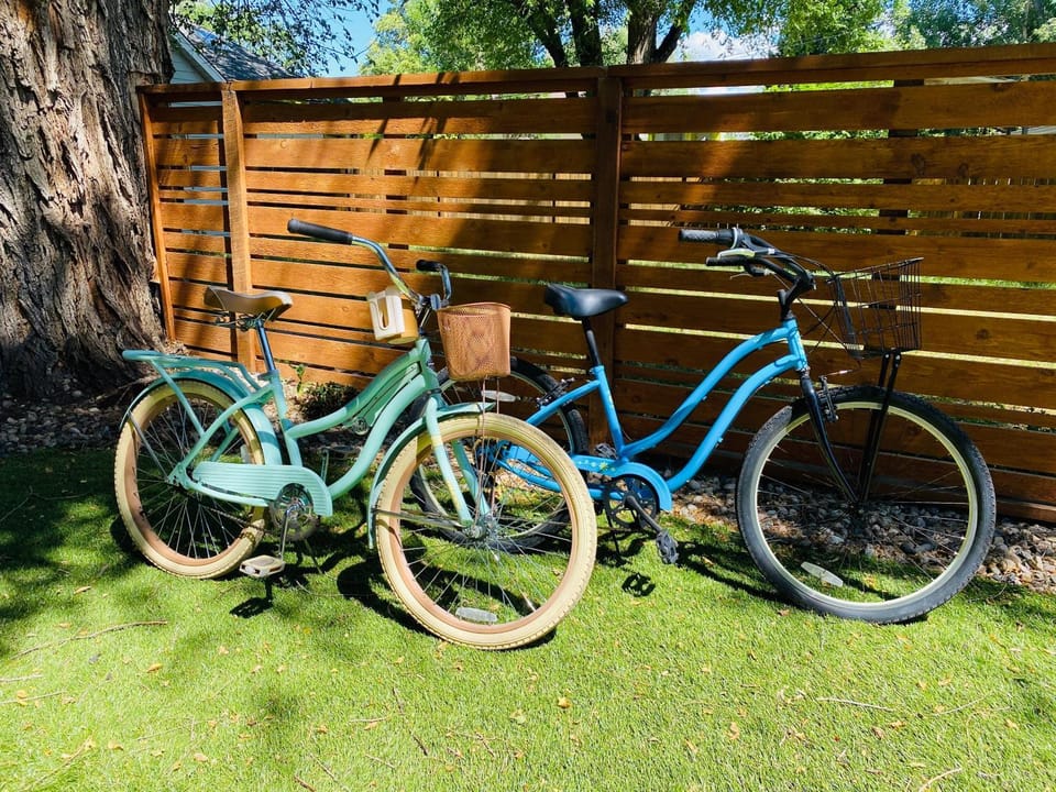 Industrial Old Town Bungalow with Free Cruiser Bikes Apartment in Fort Collins