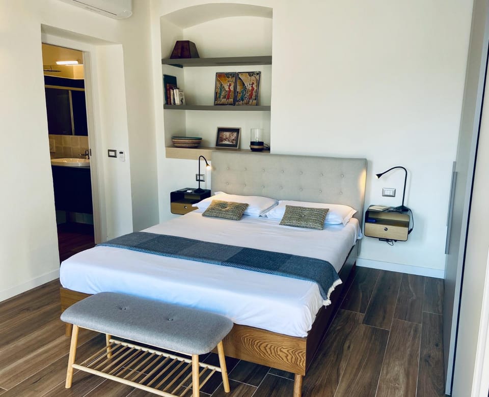 Photo of the whole room, Bedroom