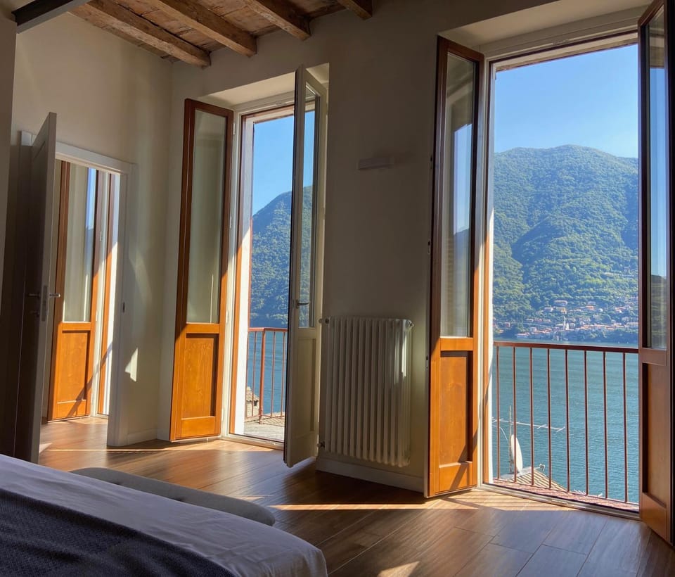 Natural landscape, Balcony/Terrace, Bedroom, Lake view, Landmark view, Mountain view, Street view