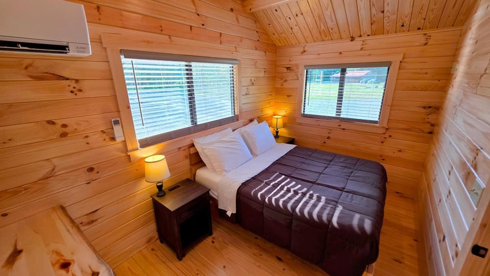 Abbot Trailside Lodging Nature lodge in Maine