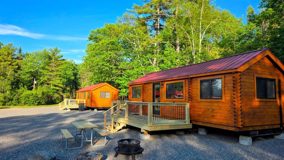 Abbot Trailside Lodging Nature lodge in Maine