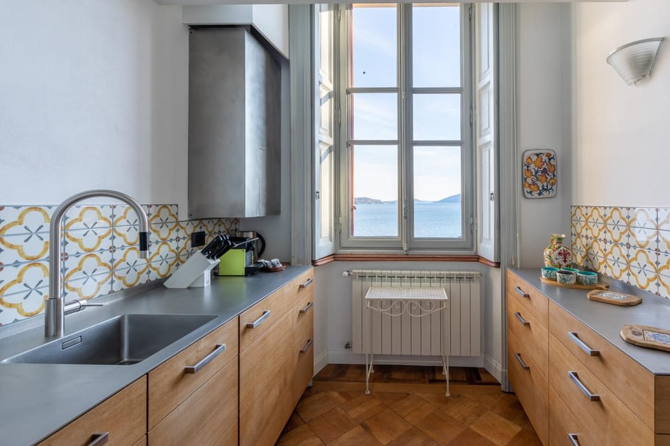 Lake view, kitchen