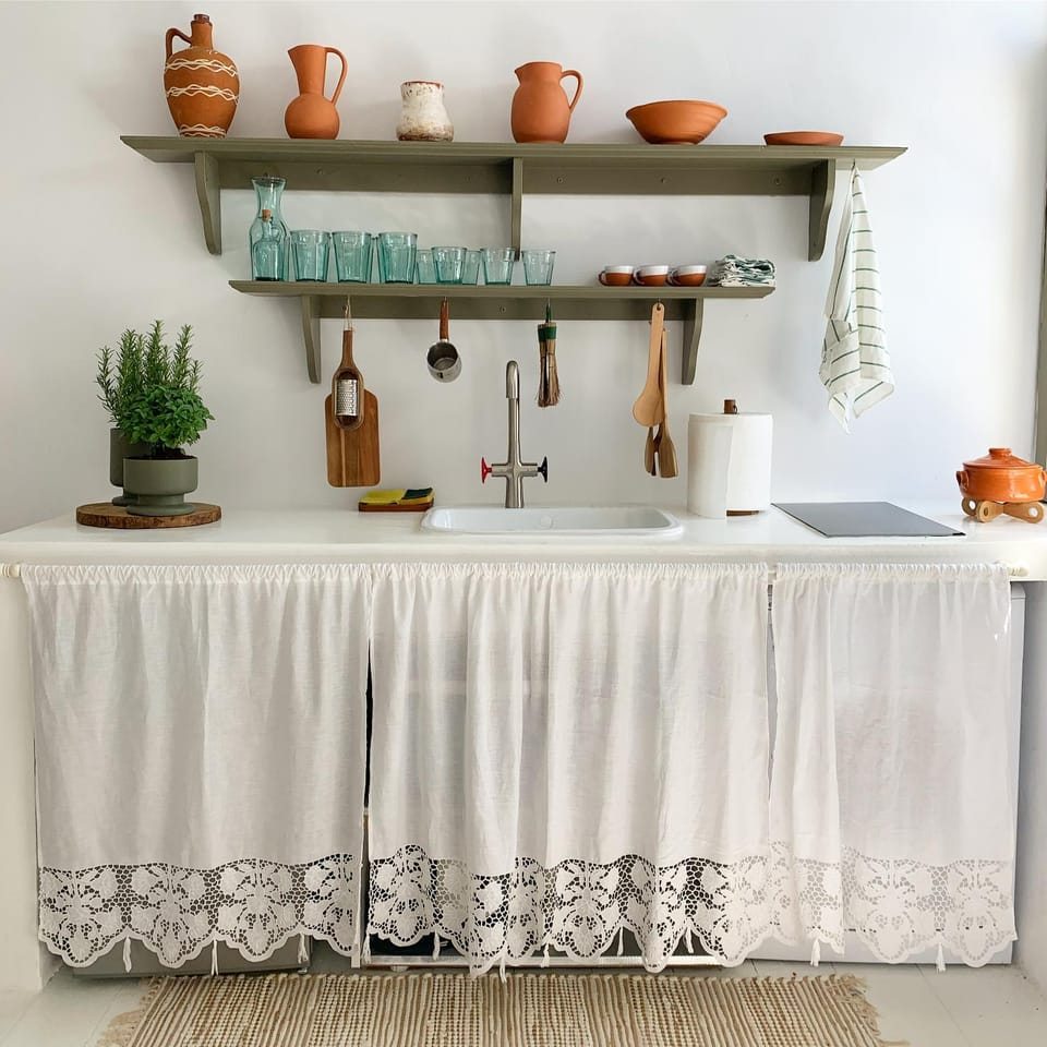 Kitchen or kitchenette, Food and drinks