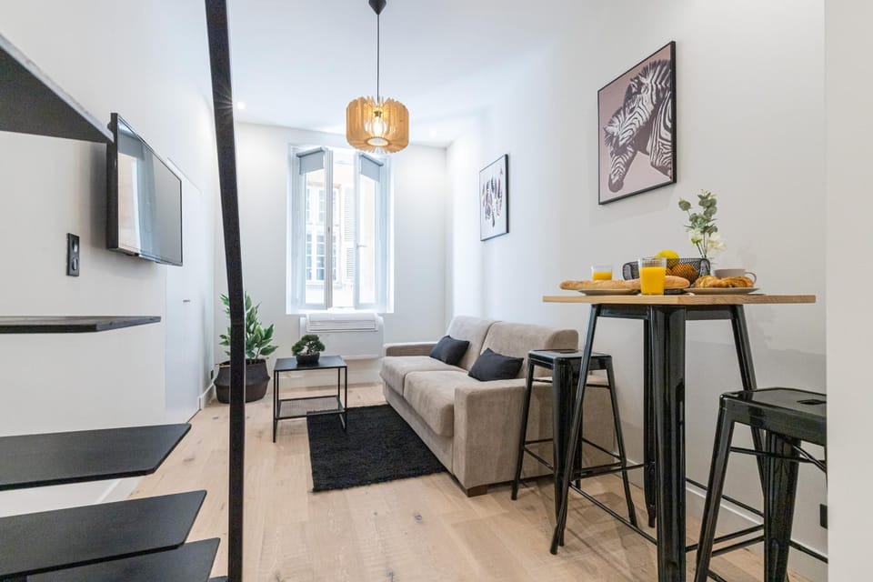 Communal lounge/ TV room, Living room
