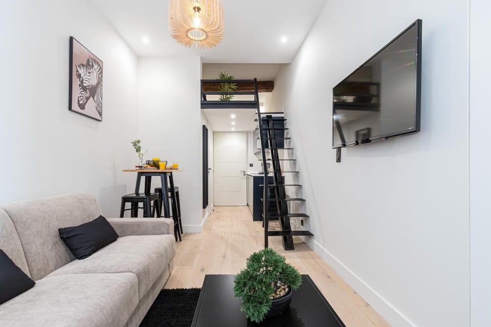 Communal lounge/ TV room, Living room
