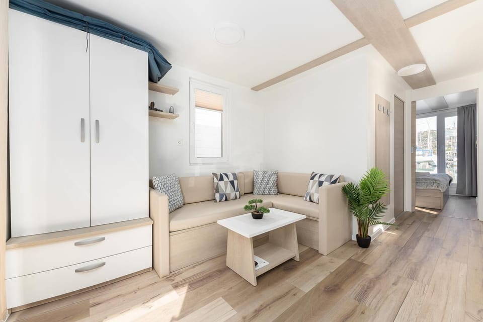 Living room, Seating area, Dining area, wardrobe