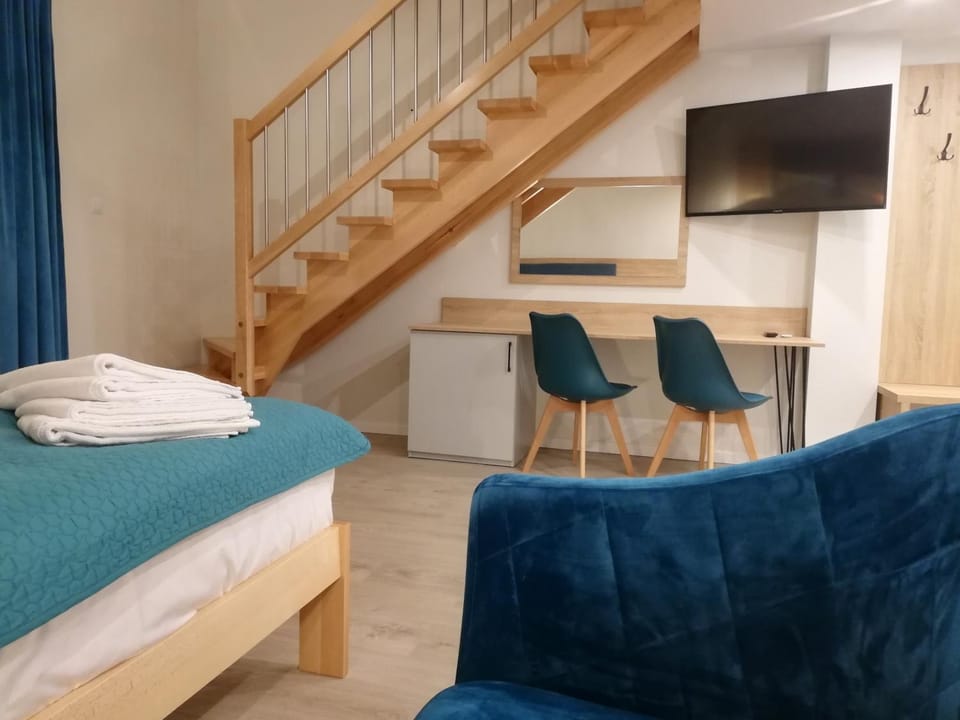 Bed, TV and multimedia, Living room, Photo of the whole room, Guests, Mountain view, children, bunk bed