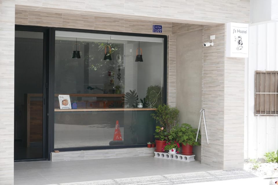 Property building, Facade/entrance