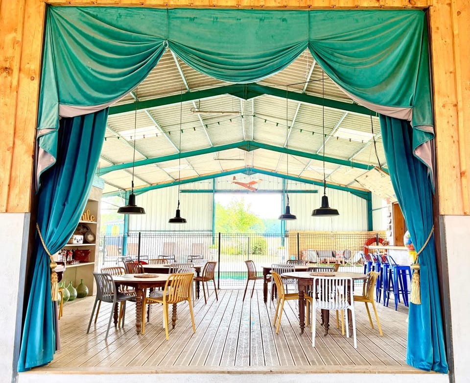 Restaurant/places to eat, Swimming pool, Breakfast