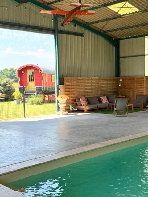 Property building, Swimming pool