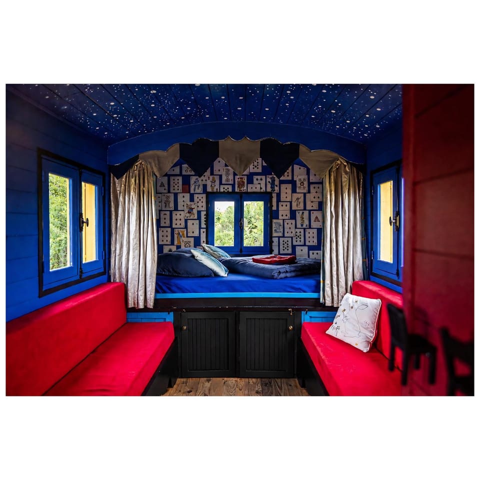 Photo of the whole room, Decorative detail, Bedroom