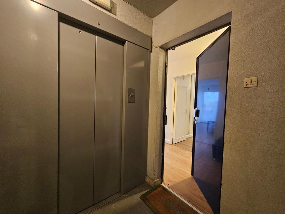 Grand appartement 160m2 equipped for professionnal groups Apartment in Île-de-France