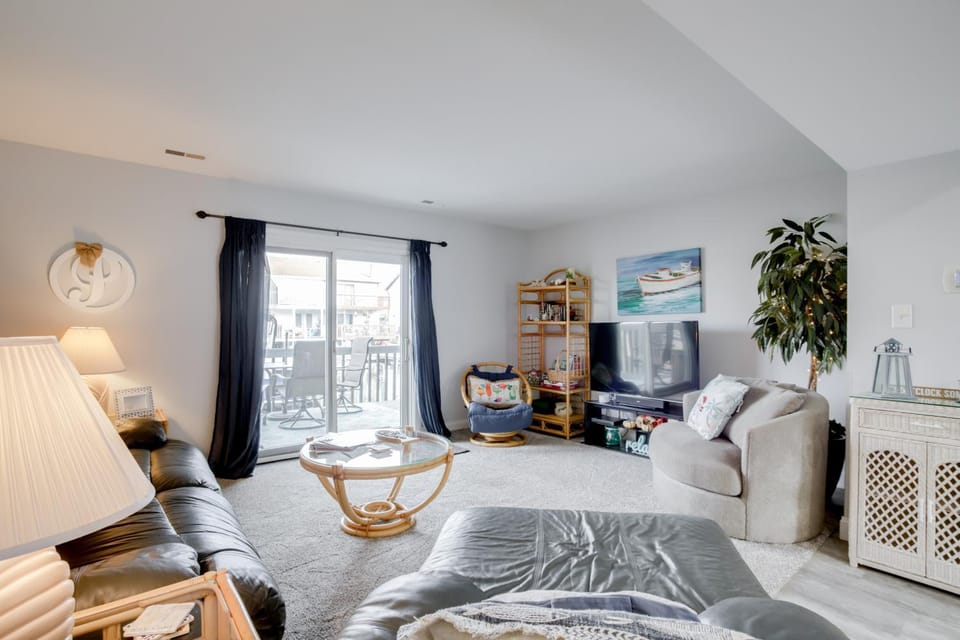 Harbor-View Balcony, Walk to Beach: Ocean City Gem House in Ocean City