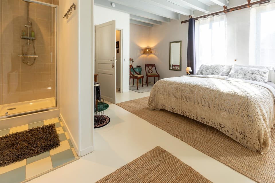 Bed, Photo of the whole room, Bedroom