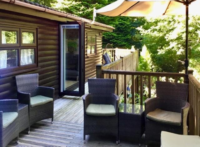 Mistletoe One Luxury Lodge with Hot Tub Windermere House in England