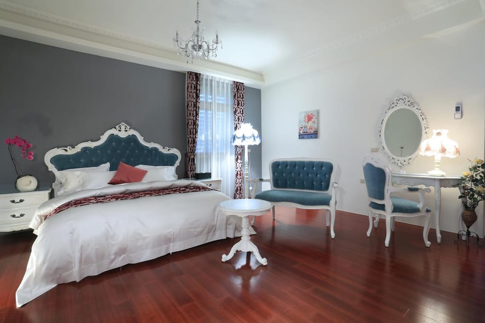 Bathroom, Photo of the whole room, River view, bunk bed