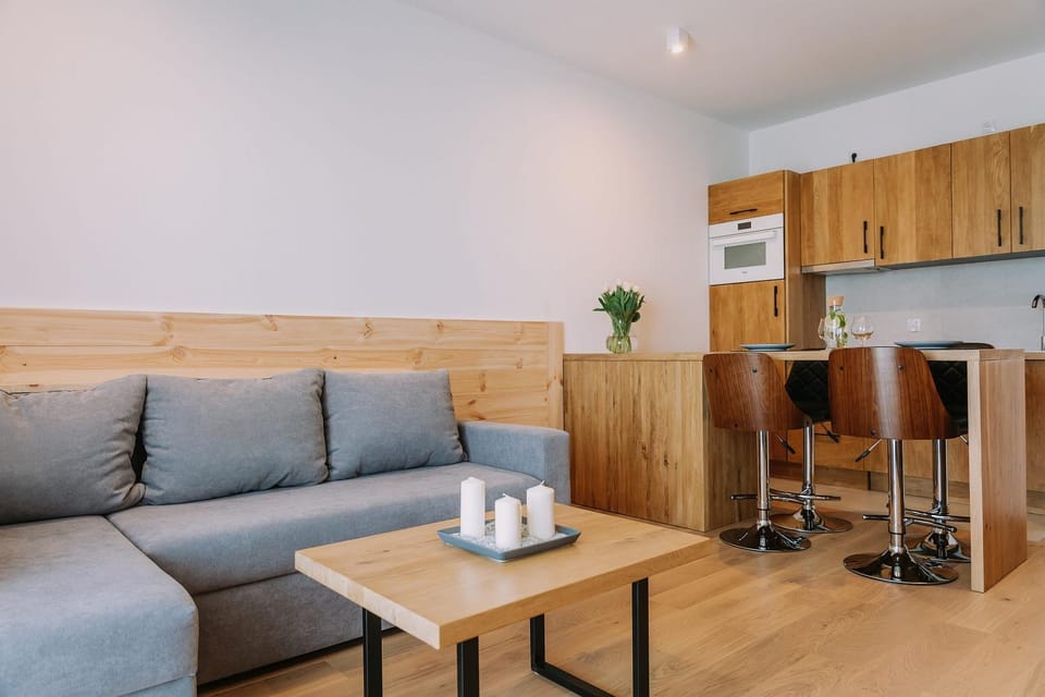 Kitchen or kitchenette, Living room, Seating area, Dining area