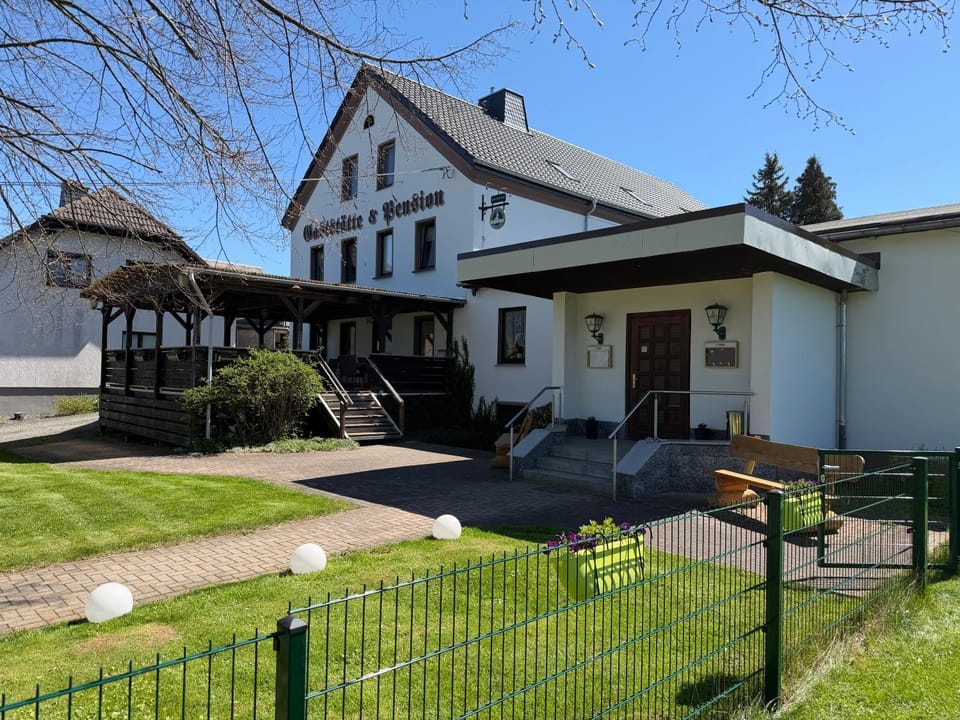 Pension & Gaststätte Bauernstube Bed and Breakfast in Thuringia, Germany