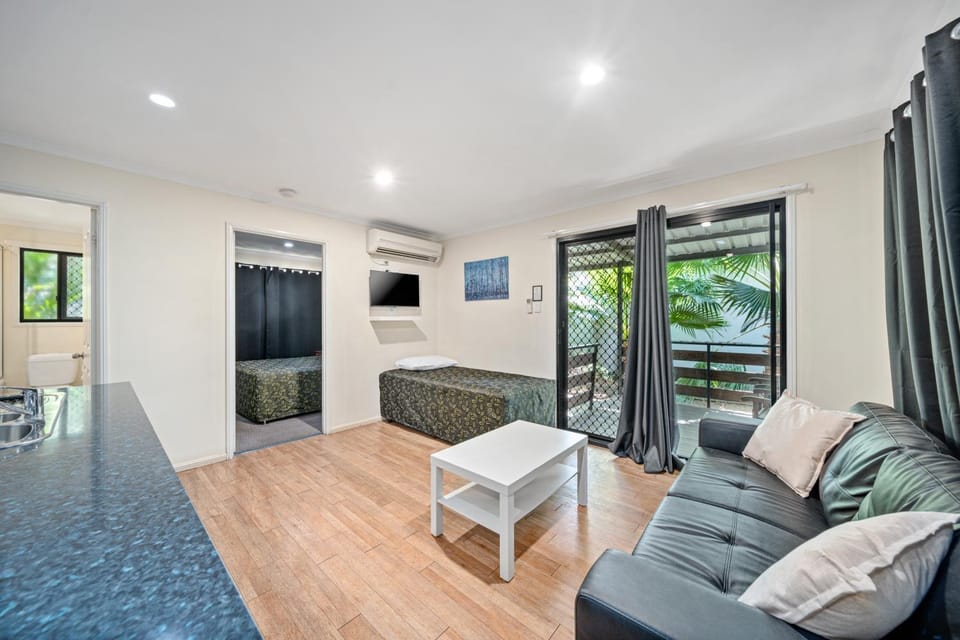 Patio, Communal lounge/ TV room, Bathroom, TV and multimedia, View (from property/room), Living room, Bedroom, Dinner, Family, internet, air conditioner