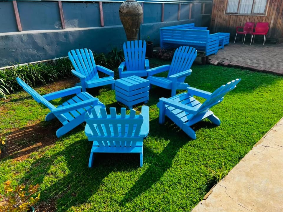 Garden, Seating area, Garden view, sunbed