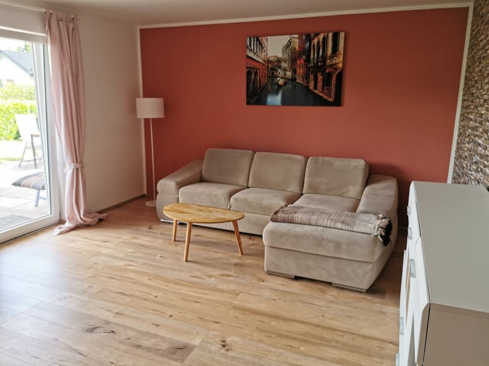 Communal lounge/ TV room, TV and multimedia, Living room, Seating area