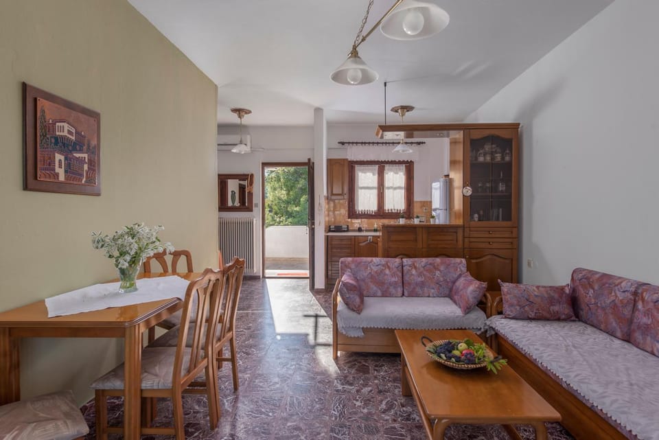 Day, Summer, Kitchen or kitchenette, Living room