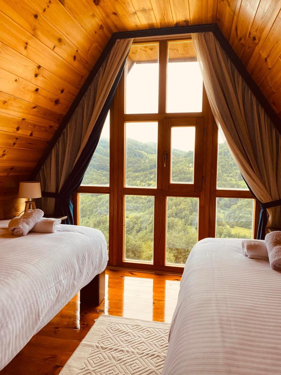 Bed, Natural landscape, Photo of the whole room, Bedroom, Mountain view
