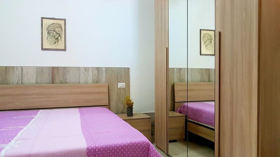 Bed, Photo of the whole room, Bedroom, wardrobe