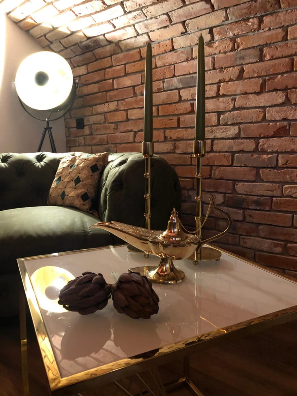 Photo of the whole room, Decorative detail
