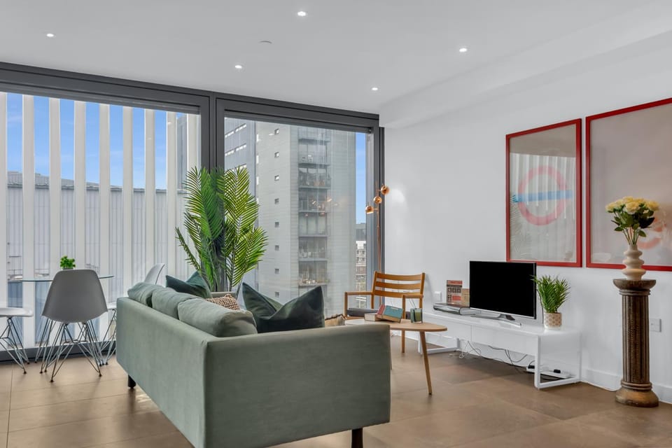 TV and multimedia, Living room, Seating area, Evening entertainment
